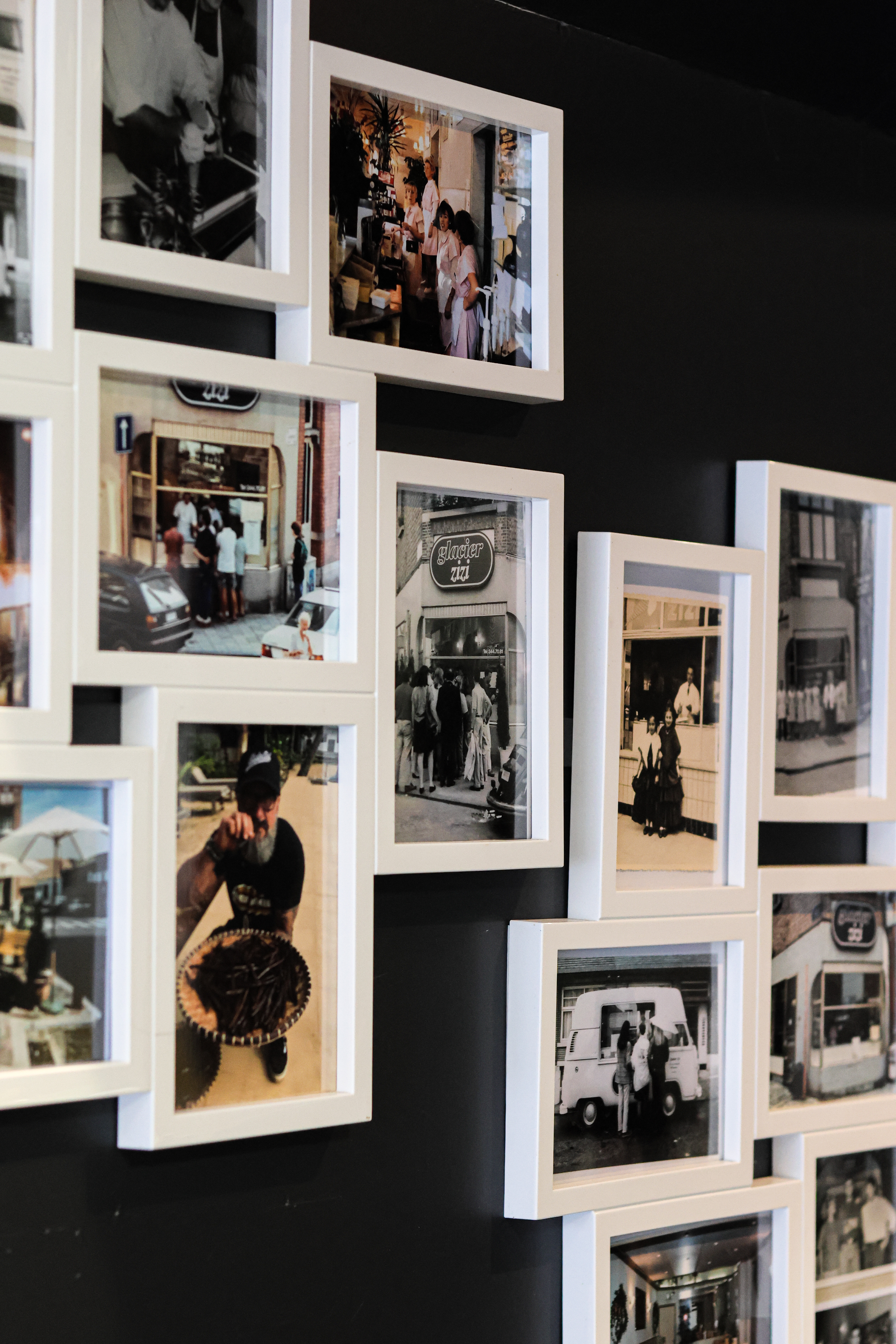 Mur de photos vintage — l'histoire du Glacier Zizi